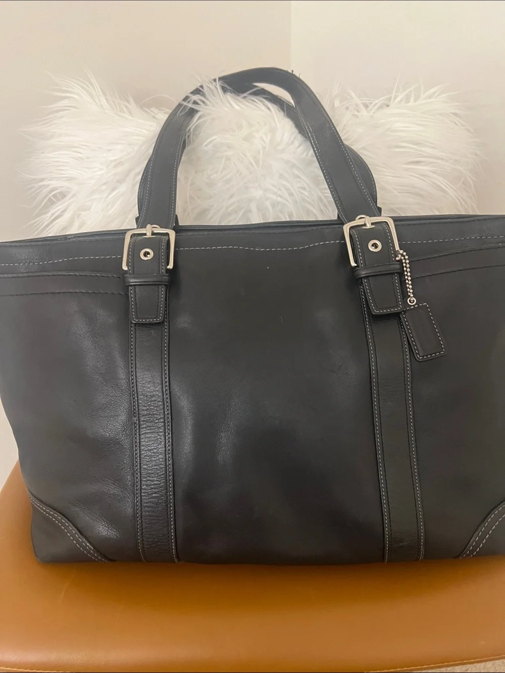 Black Leather Men’s Tote Bag with Stitched Detailing